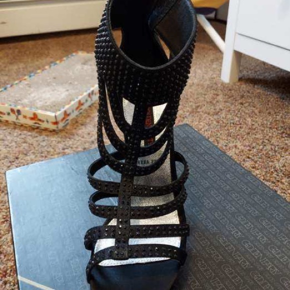 NWIB Black strappy heels - Picture 2 of 7